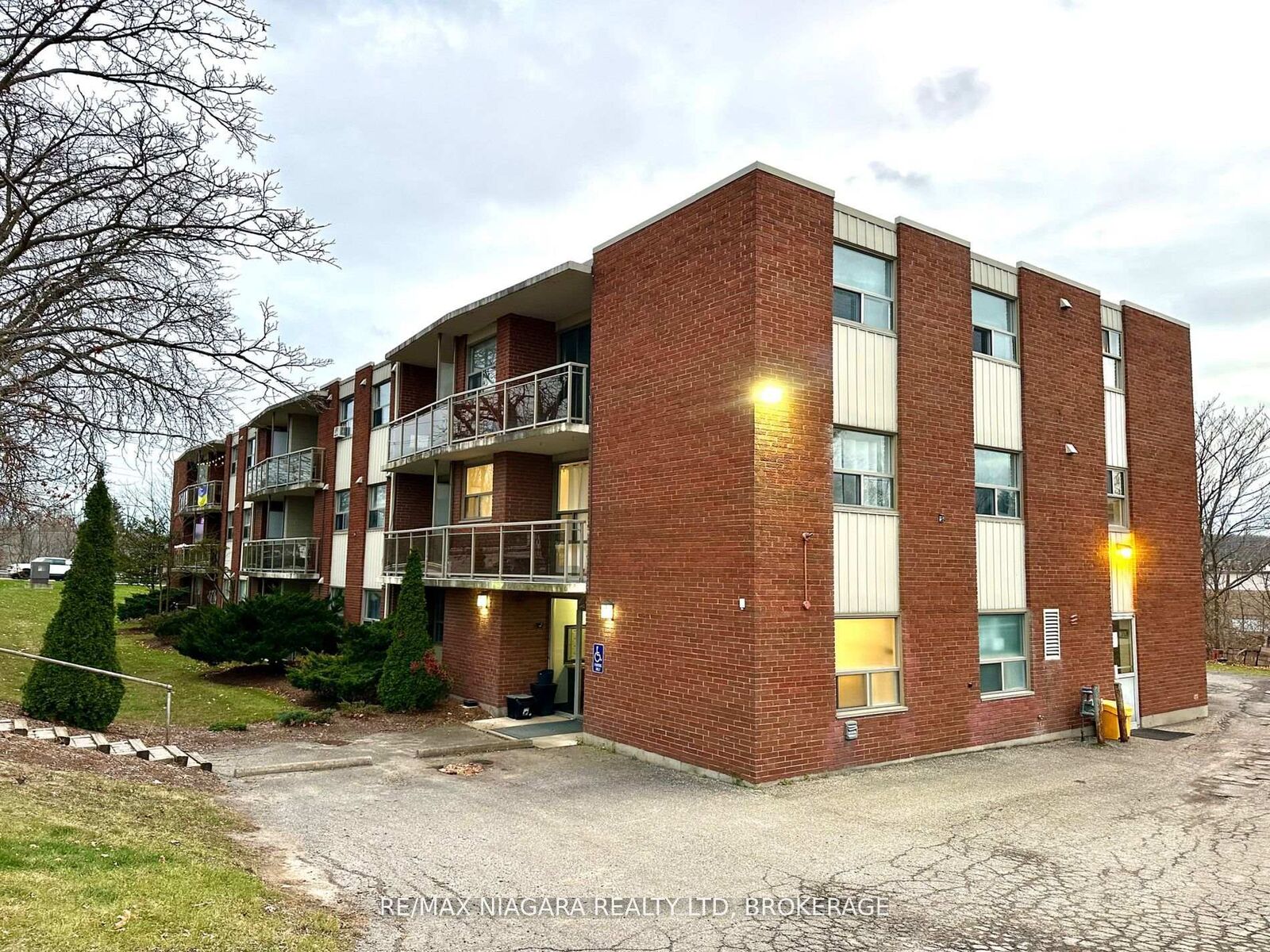 Property Photo:  7 Riverview Boulevard 201  ON L2T 3L5 