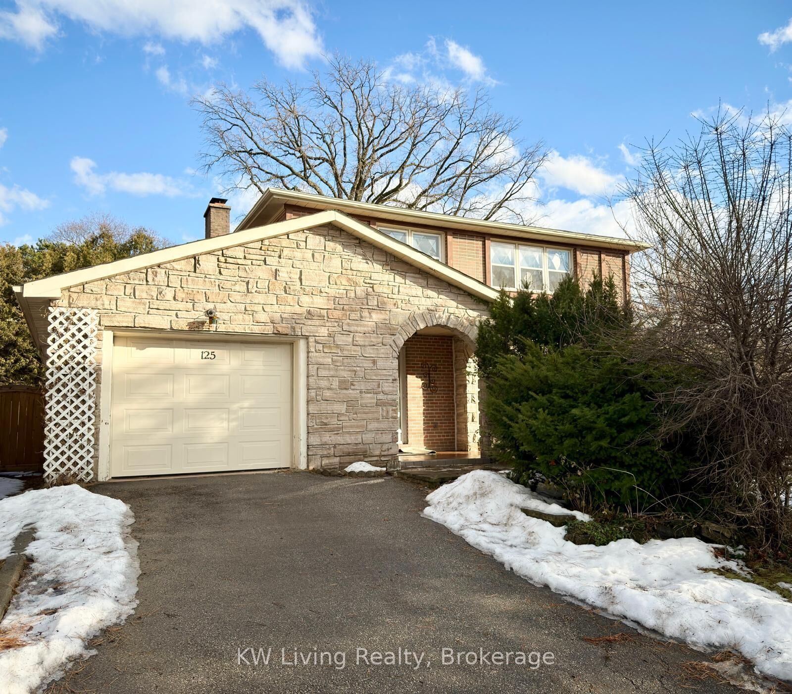 Property Photo:  125 Underhill Drive  ON M3A 2K3 