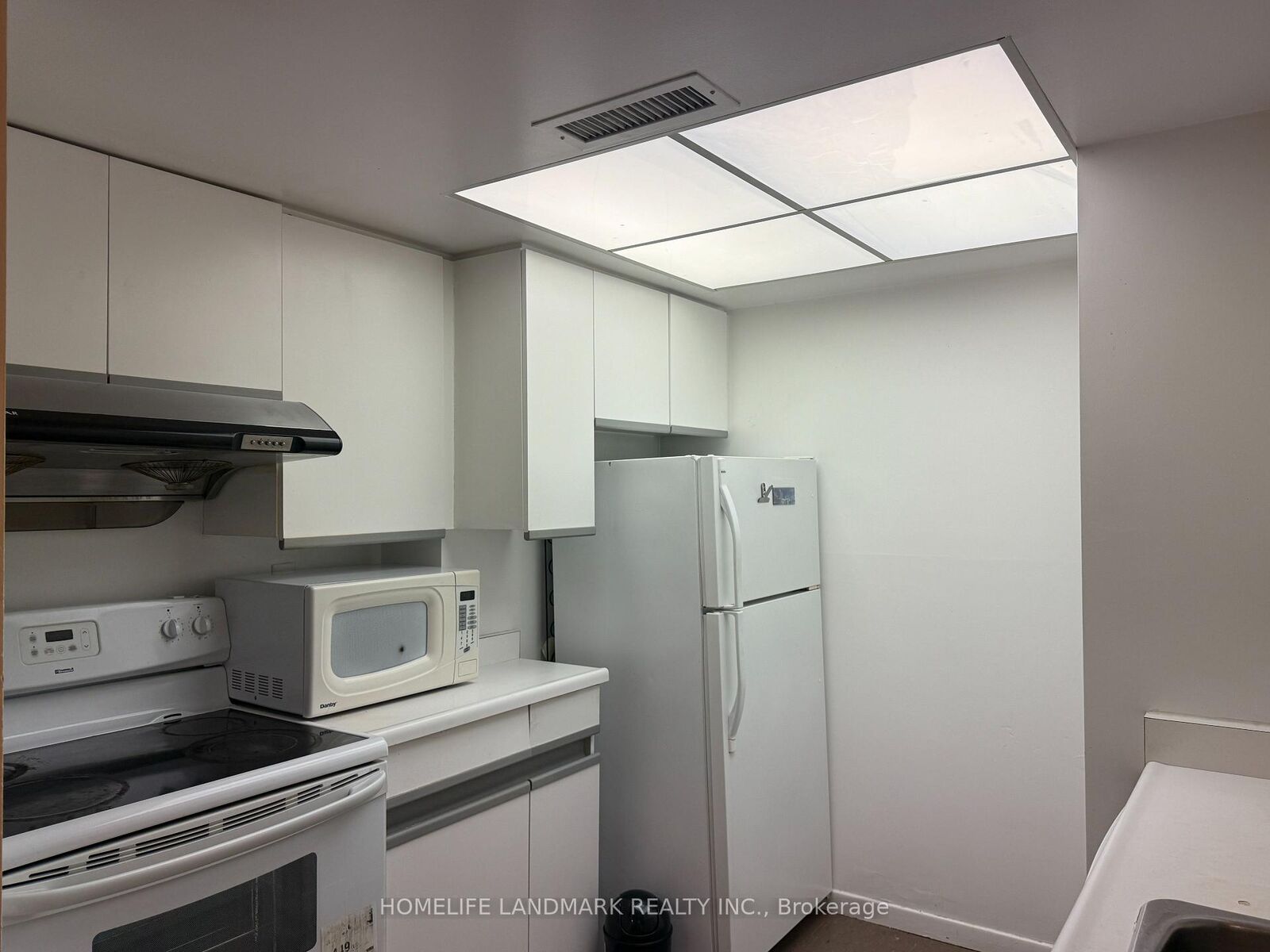Property Photo:  1001 Bay Street 1106  ON M5S 3A6 