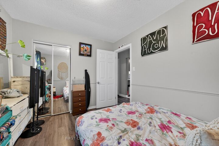 Property Photo: 1307 Aurele Street ON K1B 3L4
