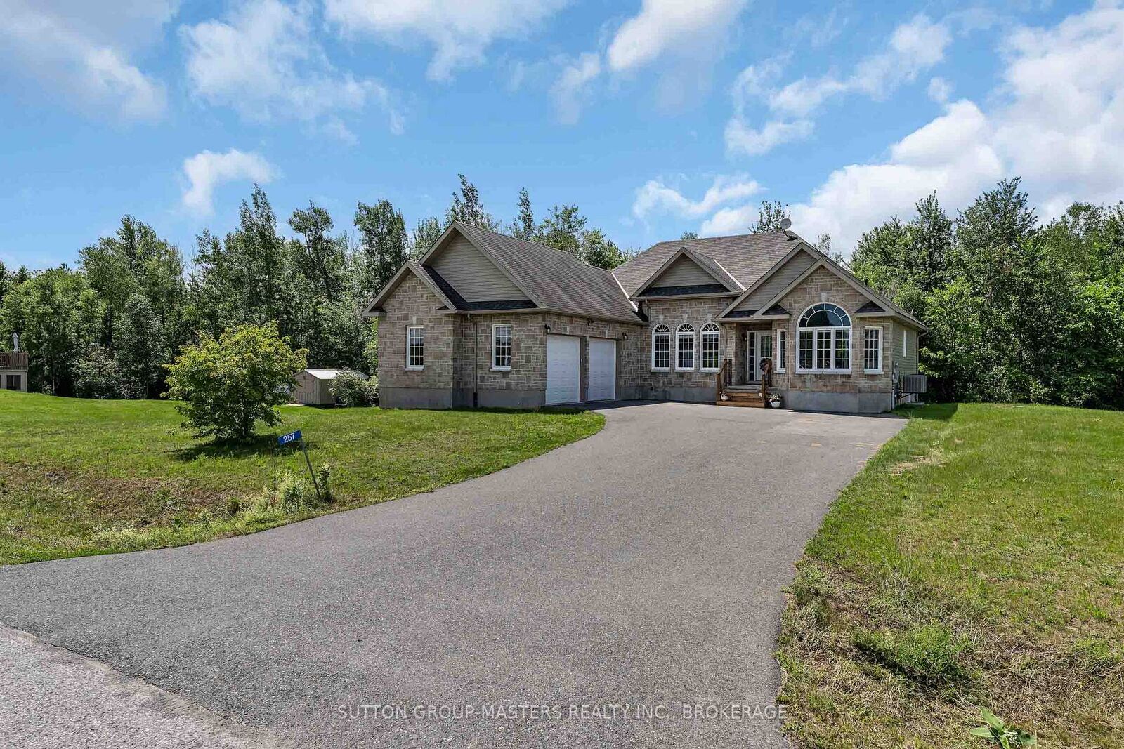 Property Photo: 257 Starlight Place ON K0A 1B0