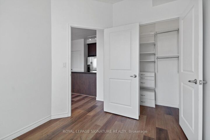 Property Photo:  628 Fleet Street 534  ON M5V 1A8 