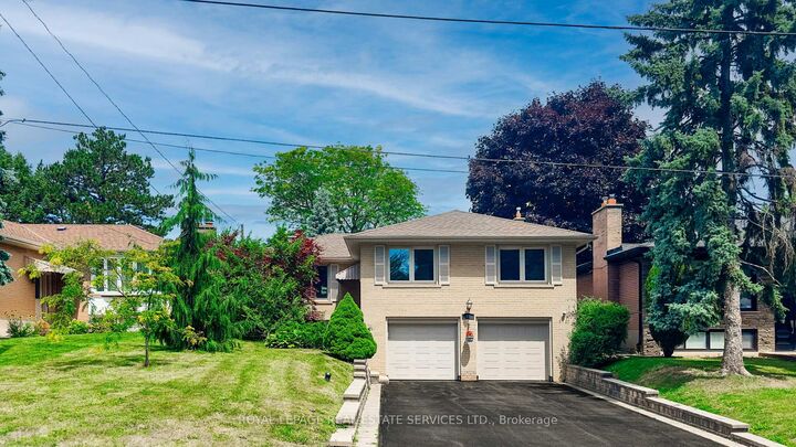 Property Photo:  24 Burleigh Heights Drive  ON M2K 1Y7 