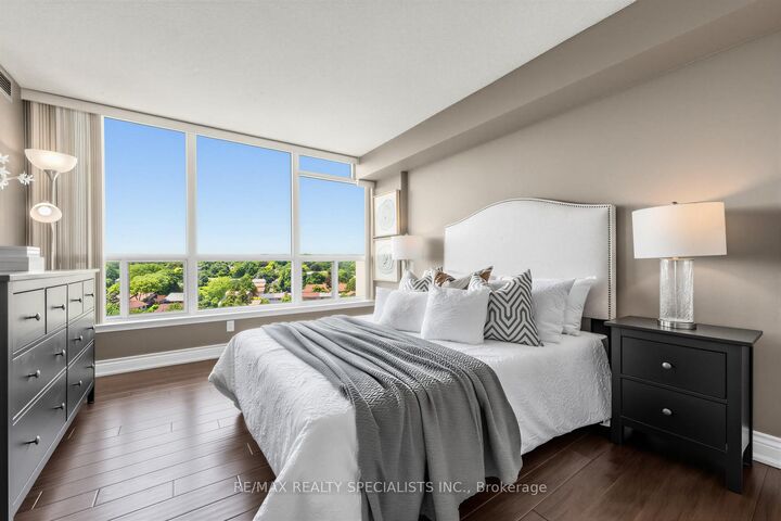Property Photo: 10 Laurelcrest Street 1006 ON L6S 5Y3