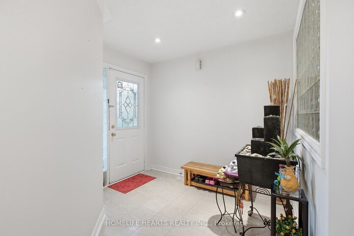 Property Photo:  1077 Knotty Pine Grove  ON L5W 1J6 