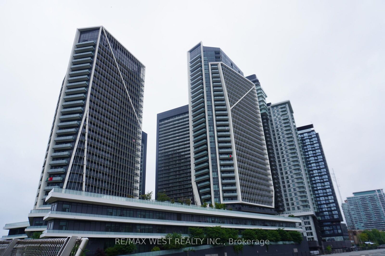 Property Photo: 50 Ordnance Street 1411 ON M6K 1A2