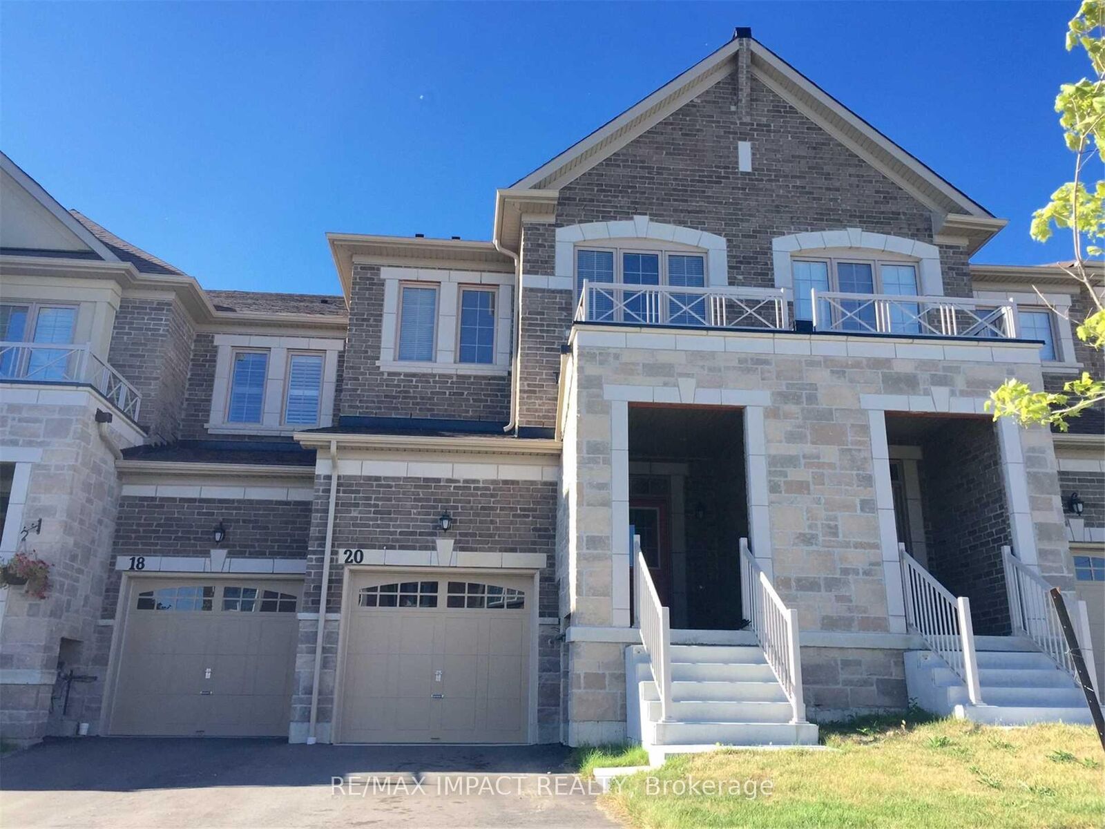 Property Photo:  20 Rimrock Crescent  ON L1N 0E5 