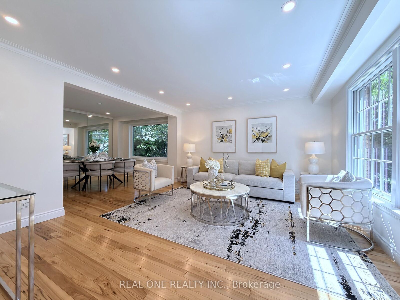 Property Photo: 1585 Crombie Road ON L5J 4J1