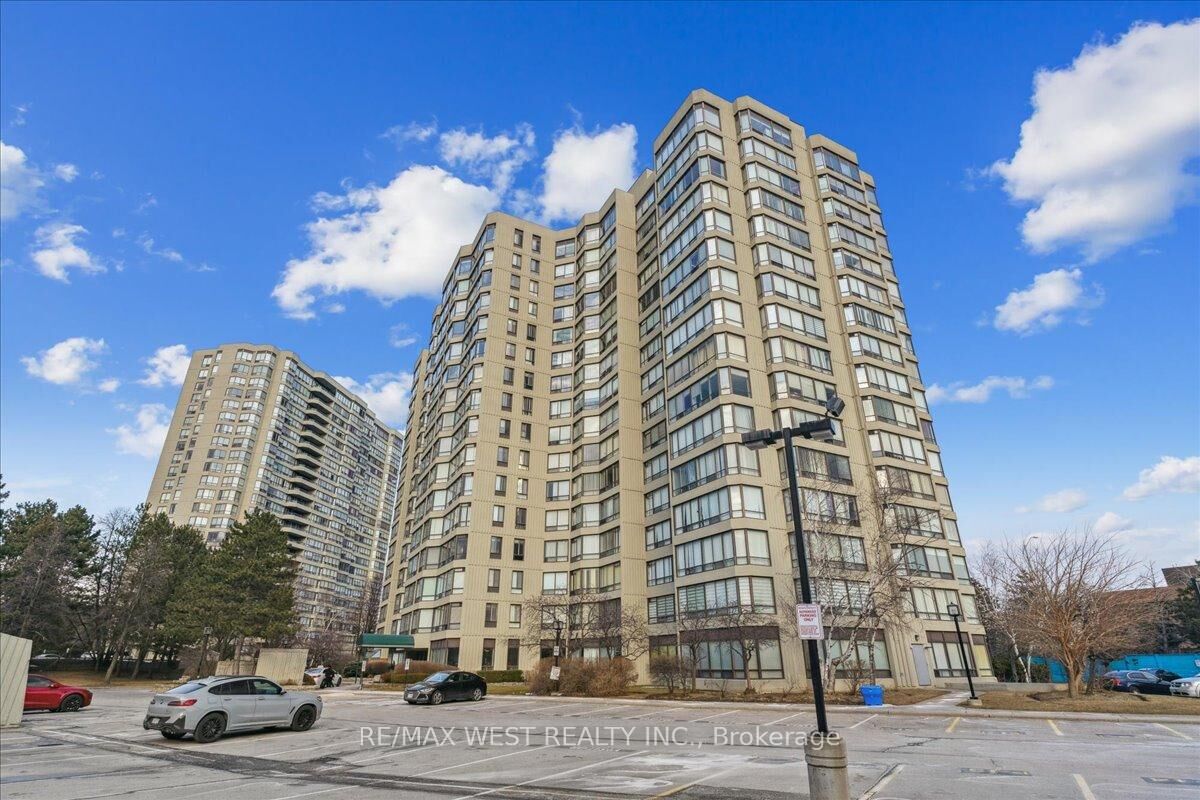 Property Photo: 26 Hanover Road 905 ON L6S 4T2