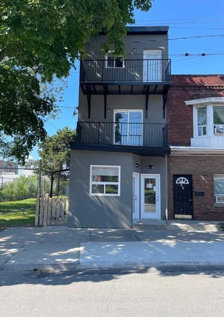 Property Photo:  646 Lansdowne Avenue 3  ON M6H 3Y7 