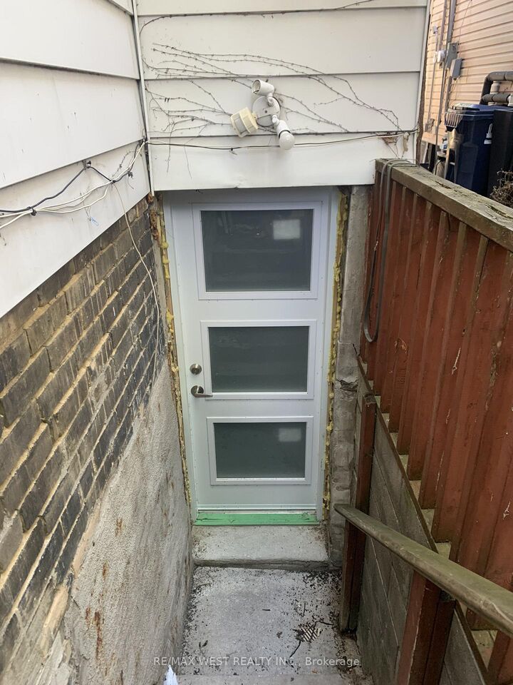 Property Photo:  76 Bellwoods Avenue Basement  ON M6J 2P4 