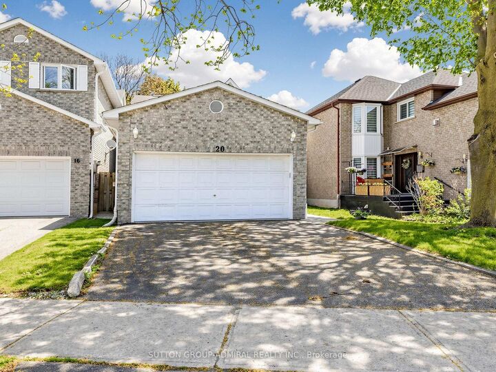20 Esther Crescent — photo 1