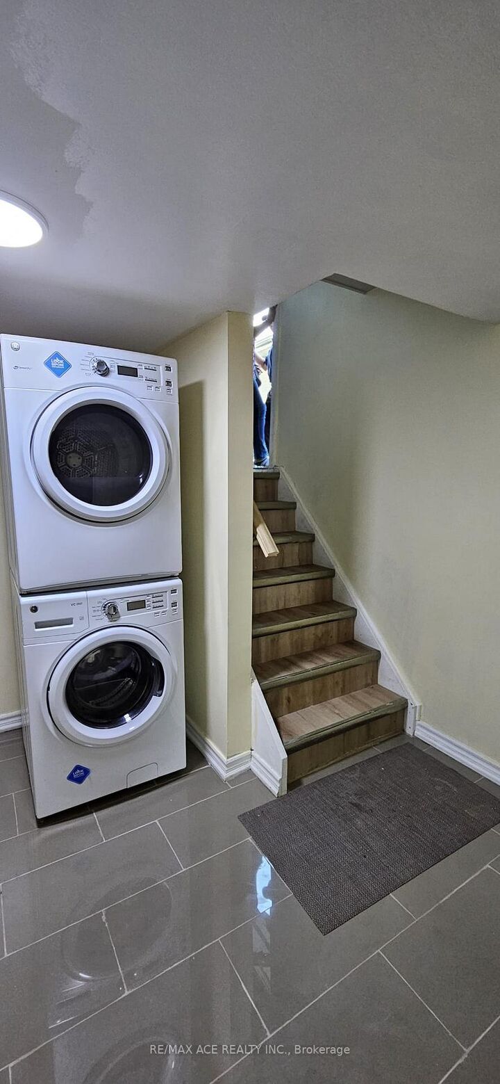 Property Photo:  2 Botany Hill Road Bsmt  ON M1G 3K2 