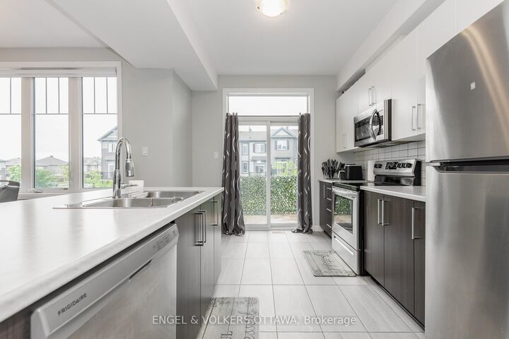 Property Photo: 517 Galmoy Way ON K2J 6V1