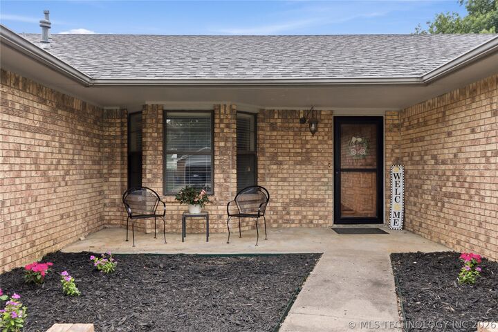 Property Photo:  201 S Crabtree Road  OK 74403 