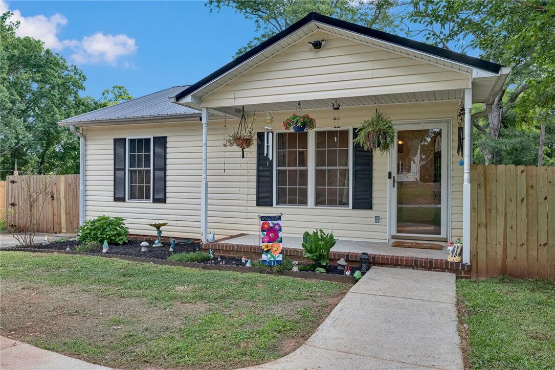 Property Photo:  1020 Elizabeth Street  SC 29624 