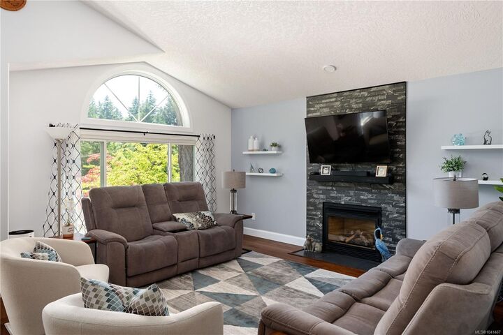 Property Photo: 222 Ashley Pl BC V9B 5V5