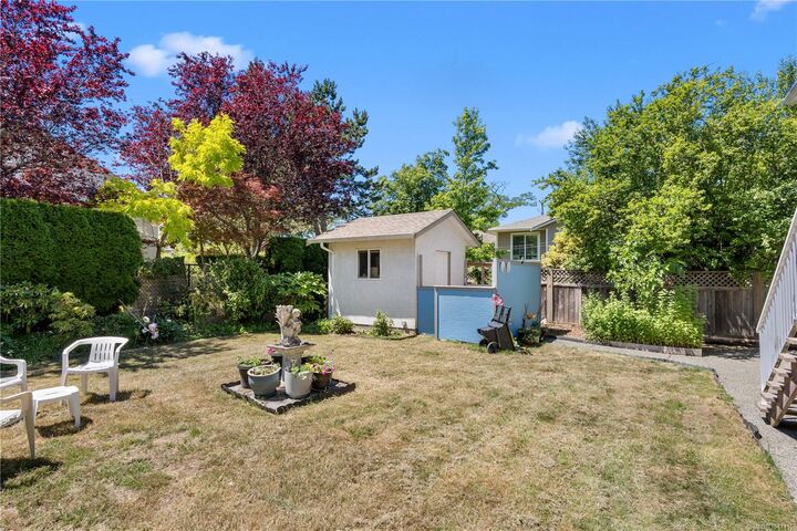 Property Photo:  1615 Agnew Ave  BC V8N 6K6 