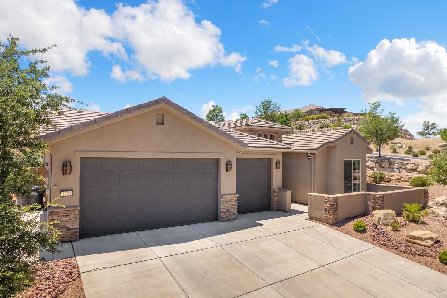 Property Photo: 1587 W Whitestone Dr UT 84790