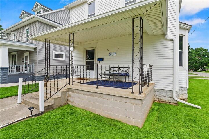 Property Photo:  653 N Main Street  OH 43311 