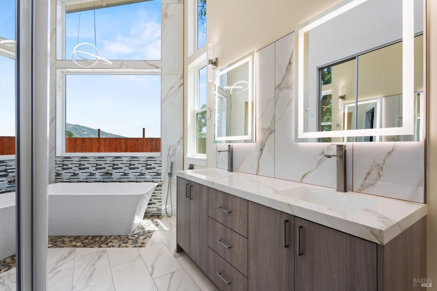 Property Photo: 868 Sanel Drive CA 95482
