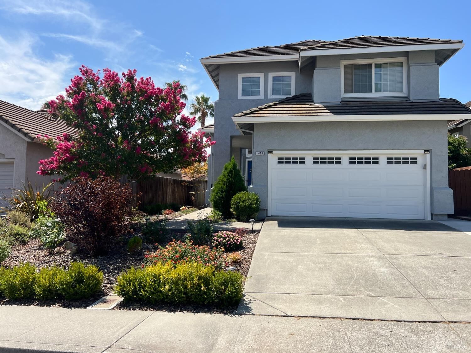 Property Photo: 406 Rolling Oak Drive CA 95688