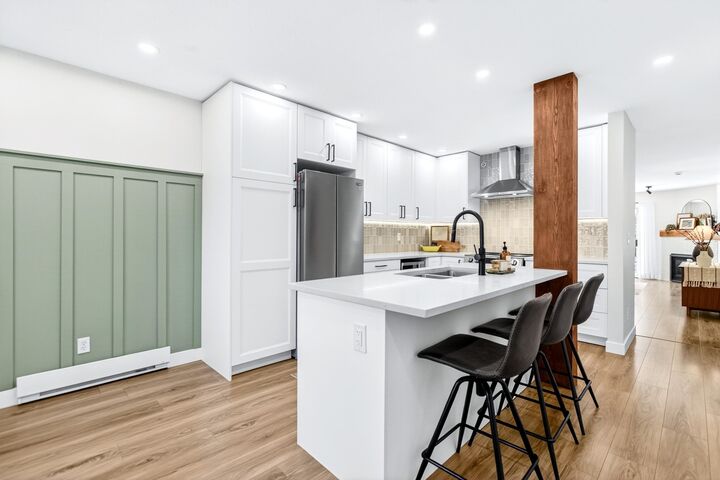 Property Photo:  19270 119 Avenue 8  BC V3Y 2J8 