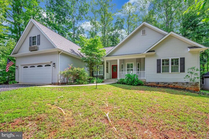 Property Photo: 106 Cloverhill Court VA 22508