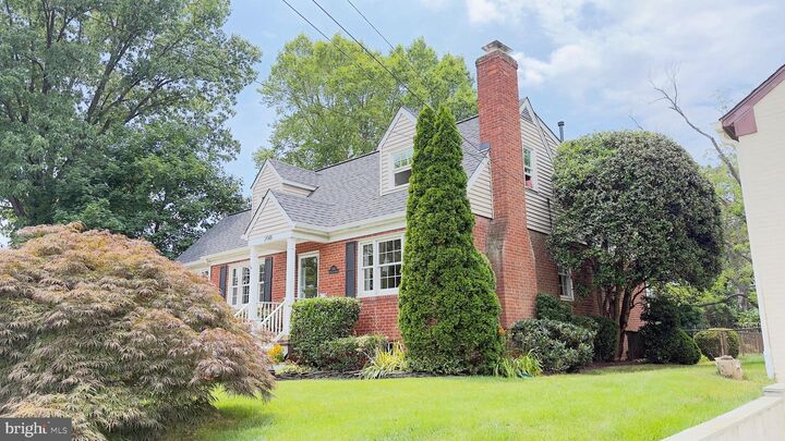 Property Photo:  2018 N Quantico Street  VA 22205 