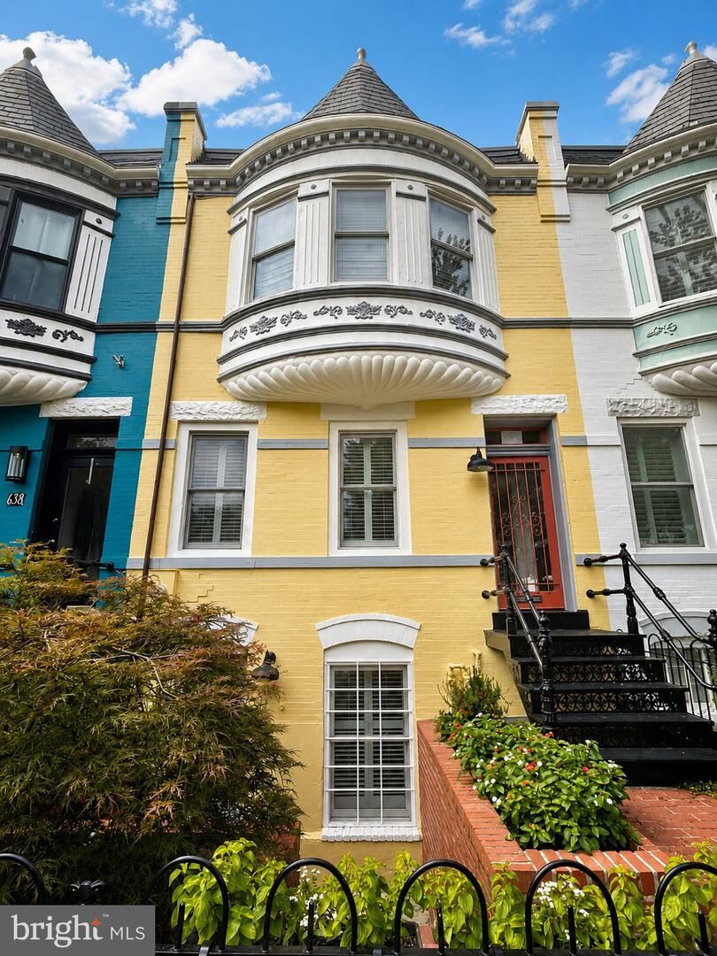 Property Photo:  640 6th Street NE  DC 20002 