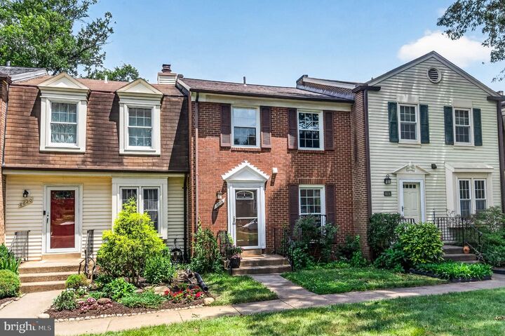Property Photo:  8618 Dellway Lane  VA 22180 