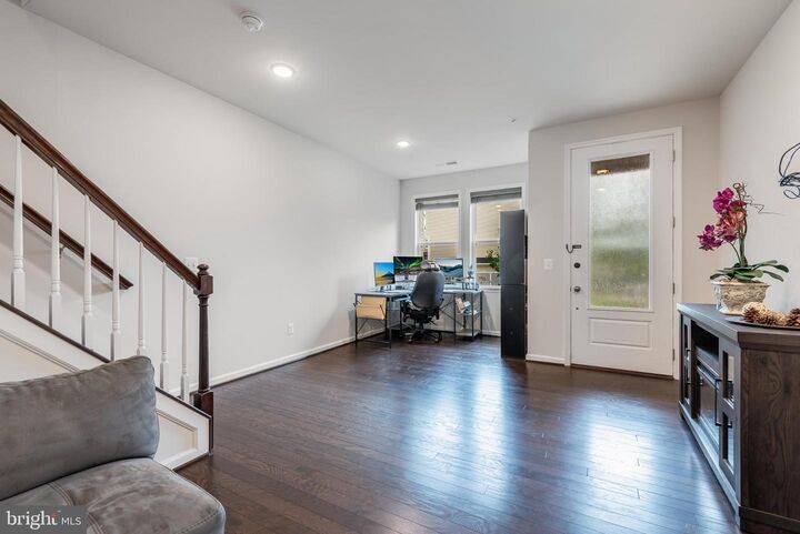 Property Photo:  24592 Rosebay Terrace  VA 20105 