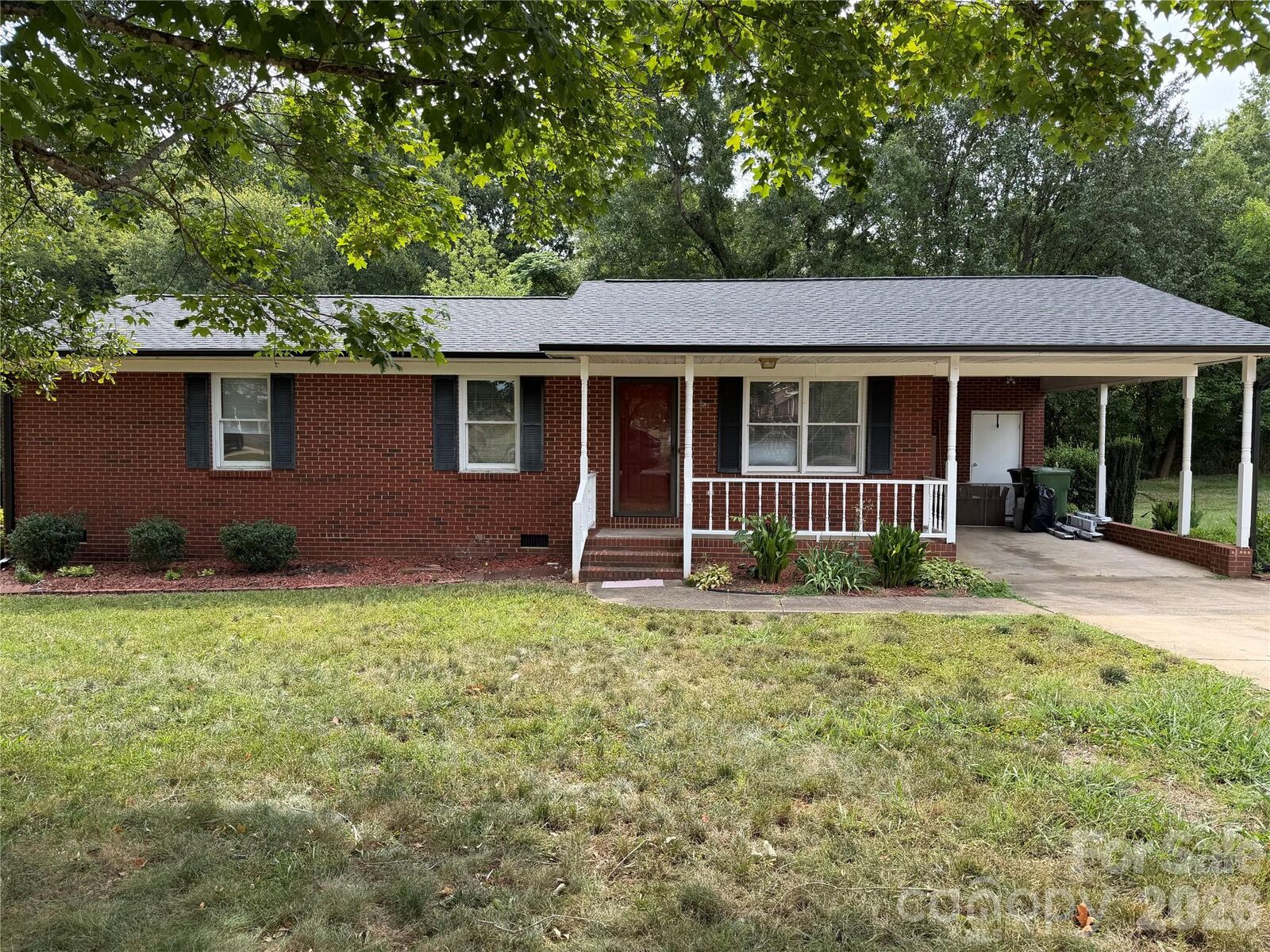 Property Photo: 315 Southglenn Drive NC 28152