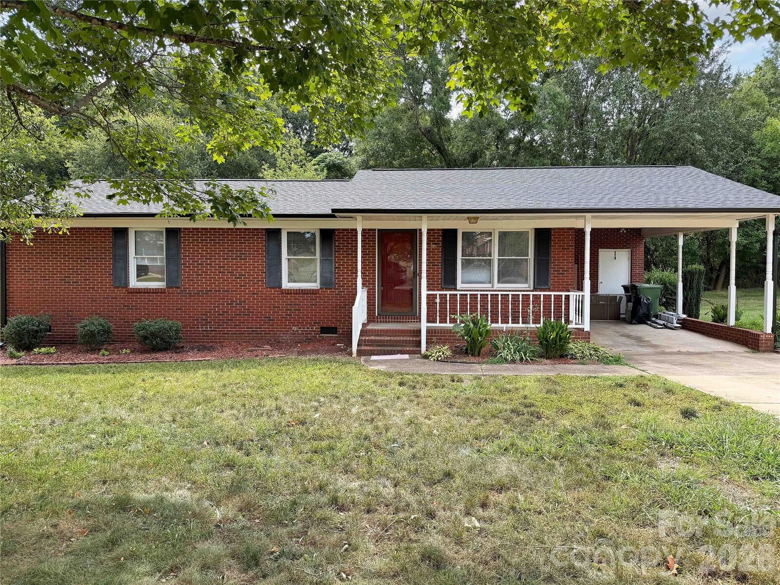 Property Photo:  315 Southglenn Drive  NC 28152 