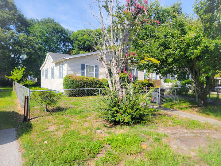 Property Photo:  2213 Suffolk Street  SC 29405 