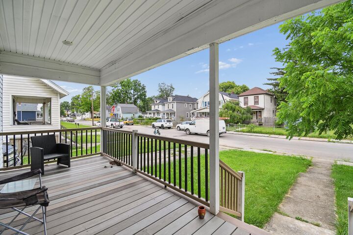 Property Photo:  
