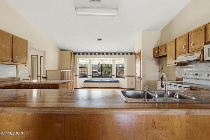 Property Photo: 619 16th Street FL 32413