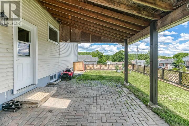 Property Photo:  25 Laprairie Cres  ON P5A 3B7 