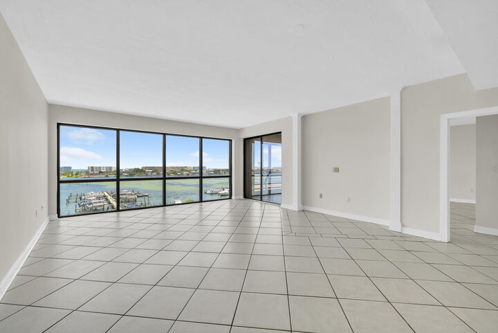 Property Photo:  200 SW Miracle Strip Parkway 402  FL 32548 