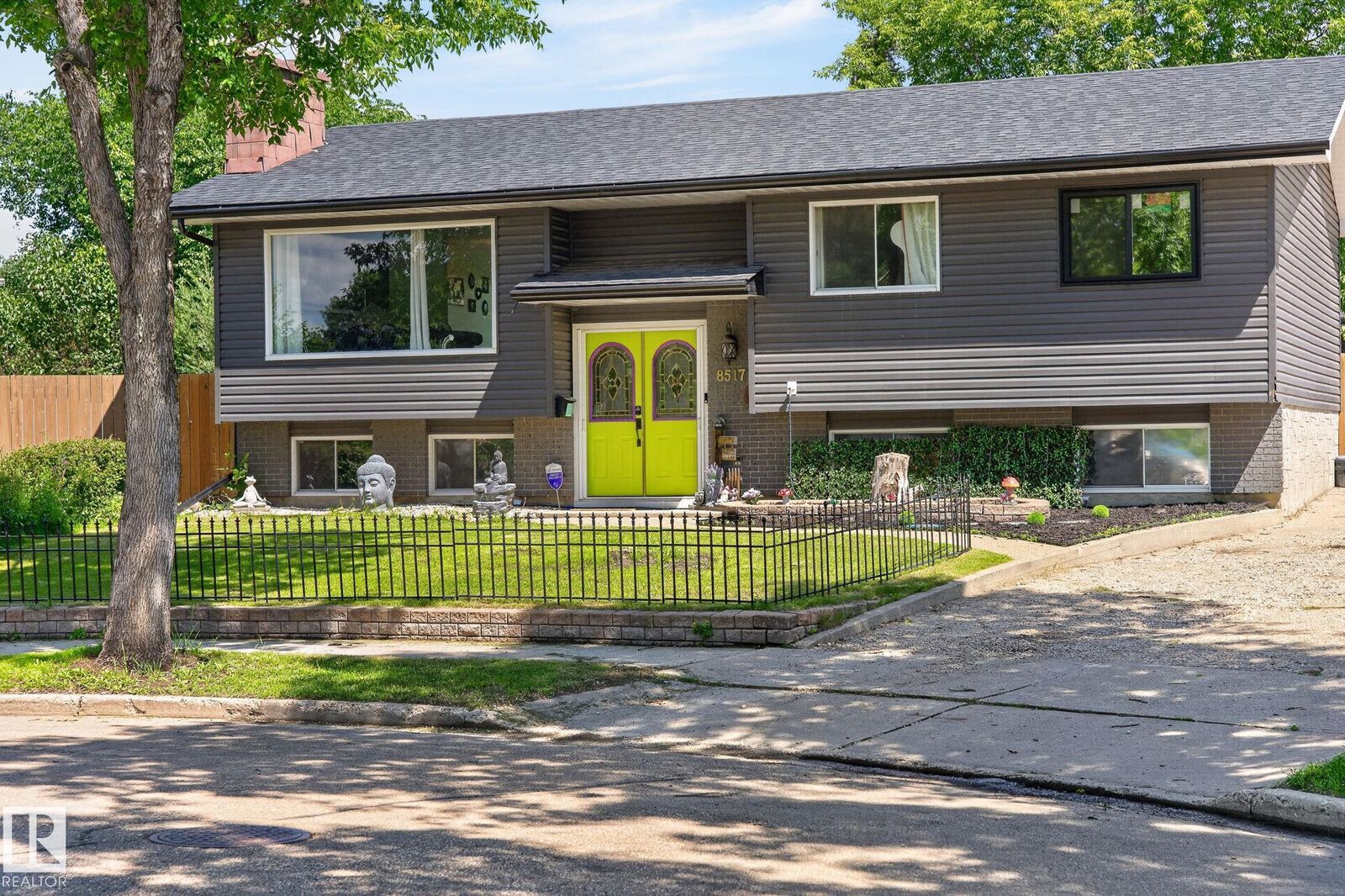 Property Photo:  8517 95 B Avenue  AB T8L 2V7 
