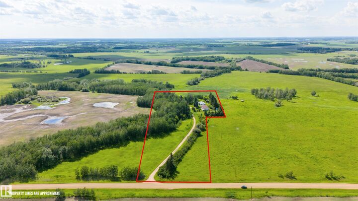 Property Photo: 643016A Rge Road 195 AB T0A 0M0