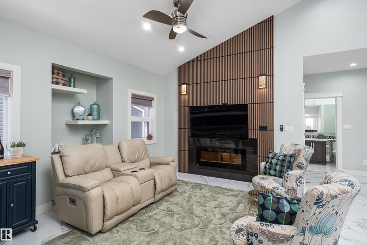 Photo de la propriété:  18 Lakevista Point(E)  AB T4X 0J2 