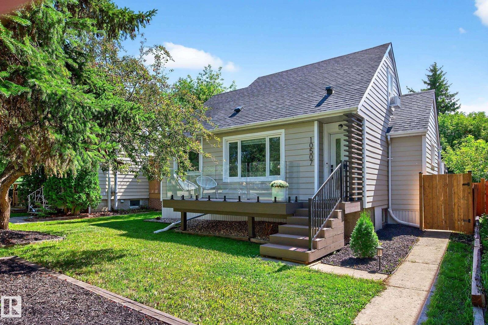 Property Photo:  10507 69 Avenue NW  AB T6H 2C5 