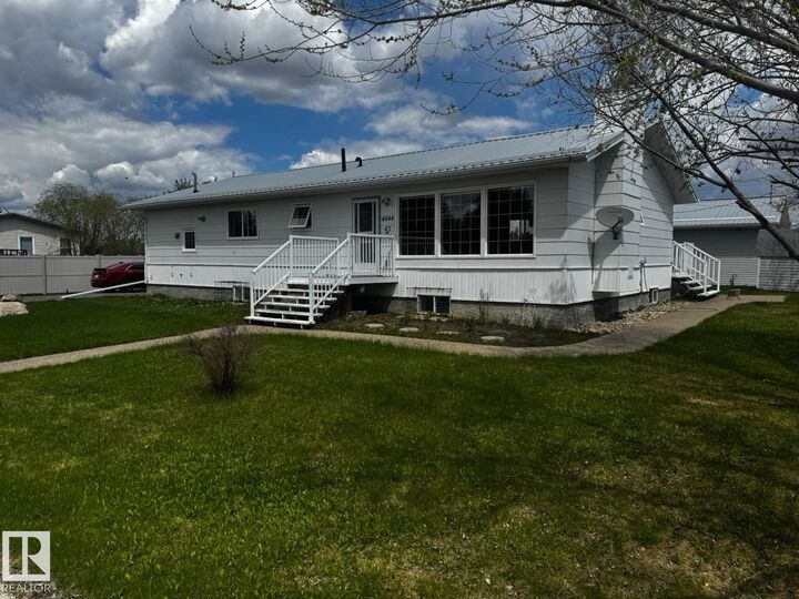 Property Photo:  4844 47 Avenue  AB T0B 0W0 