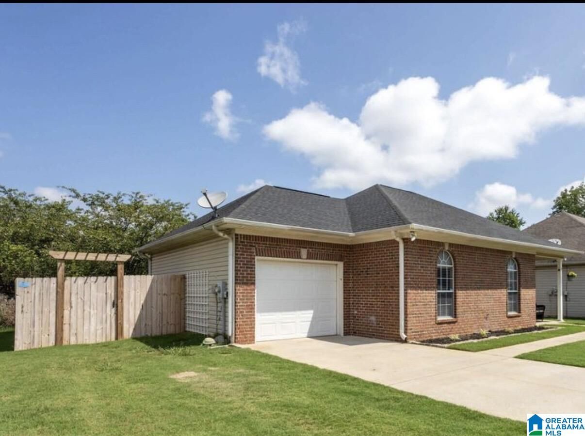 Property Photo:  8627 Cedar Springs Circle  AL 35094 