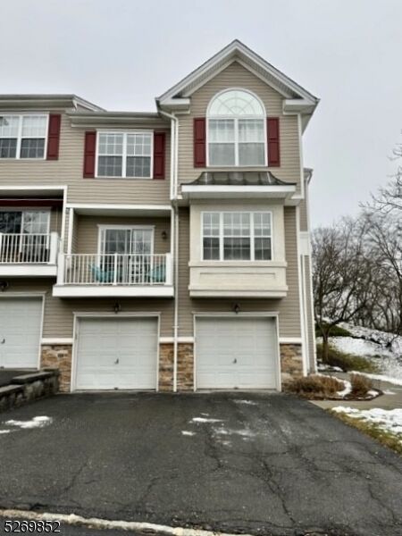 Property Photo:  93 Lakeview Ct  NJ 07442 