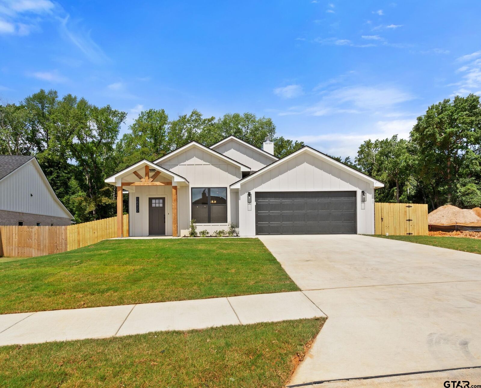 Property Photo: 16430 Crossing Circle TX 75771
