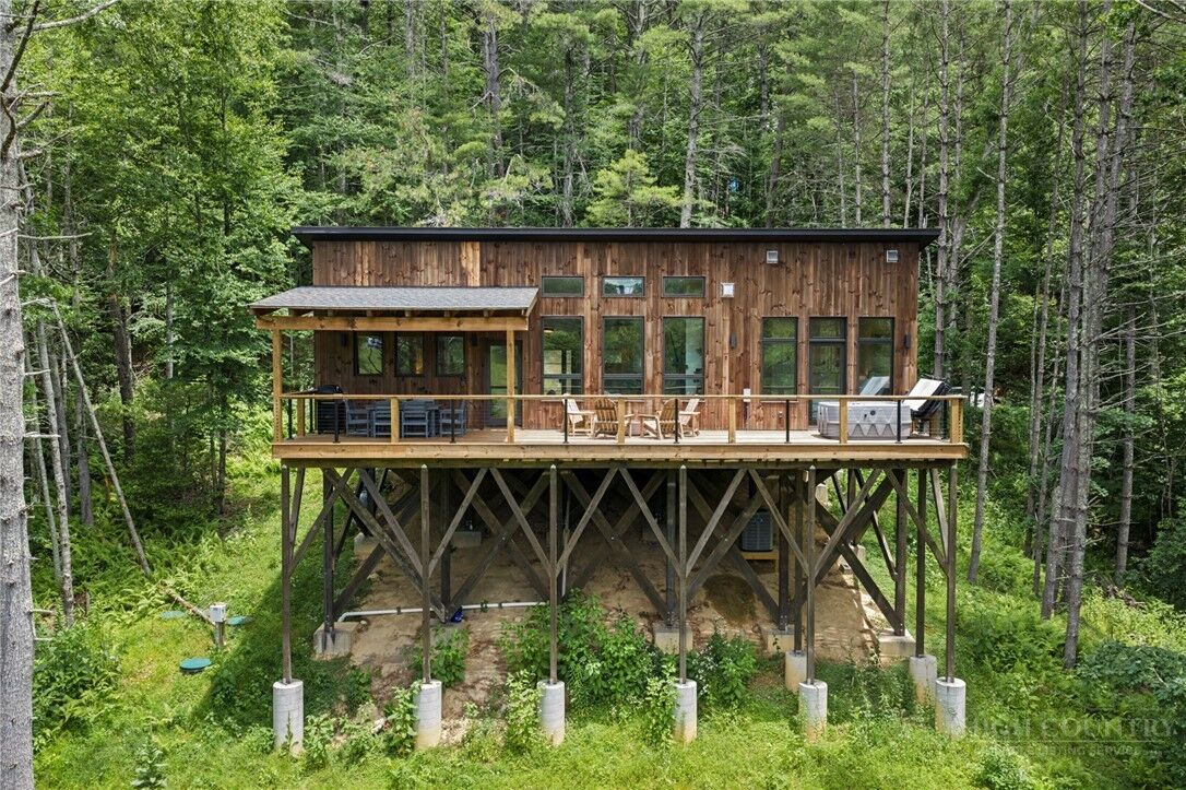 Property Photo:  281 New River Farms Road  NC 28626 