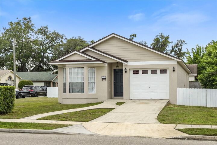 Property Photo:  301 S Capen Ave  FL 32789 