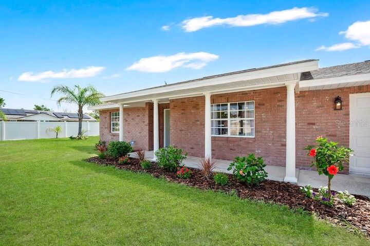 Property Photo:  849 Alexander Avenue  FL 32725 